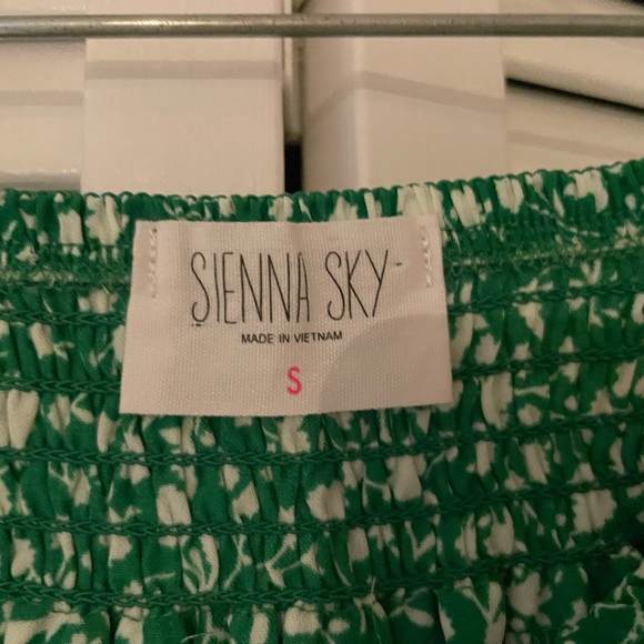 Sienna Sky Small floral green Skirt new w/o tags. Length waist to hem: 15 1/2 in - Picture 2 of 2